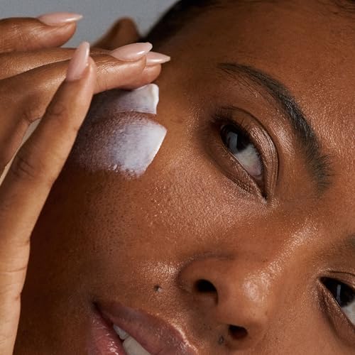 Dermalogica Invisible Physical Defense SPF30 (1.7 Fl Oz) Face Sunscreen Moisturizer - Non-Greasy Formula That Defends Against UVA/UVB/Blue Light