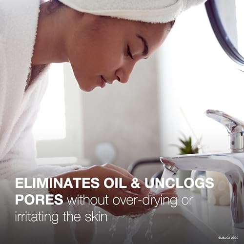 Neutrogena Oil-Free Acne Wash, Acne Fighting Facial Cleanser with Salicylic Acid Medicine, Acne Treatment for Face, Non-Comedogenic, Residue-Free, 9.1 fl oz Pump Bottles, 3 Pack